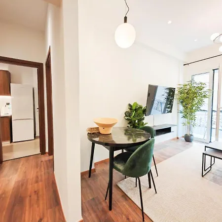 Ako12 - New, Stylish, Bright, Balcony